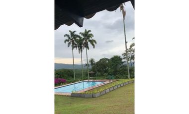 FINCA EN CHINCHINA  PAISAJE CAFETERO  16 PAX