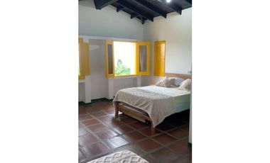 FINCA EN CHINCHINA  PAISAJE CAFETERO  16 PAX