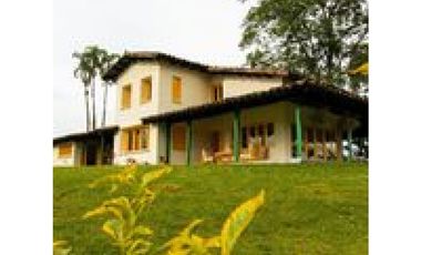 FINCA EN CHINCHINA  PAISAJE CAFETERO  16 PAX
