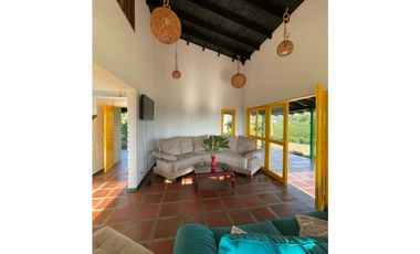 FINCA EN CHINCHINA  PAISAJE CAFETERO  16 PAX