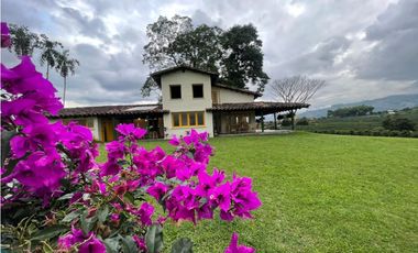 FINCA EN CHINCHINA  PAISAJE CAFETERO  16 PAX