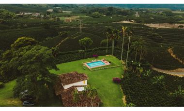 FINCA EN CHINCHINA  PAISAJE CAFETERO  16 PAX