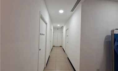 Se Alquila Local en 12 de Octubre