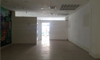 Se Alquila Local en 12 de Octubre