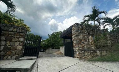 VENDO FABULOSA CASA CAMPESTRE EN MONTELAGO LA MESA