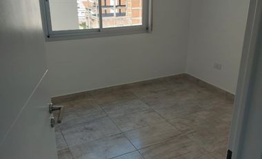 Impecable departamento 3 ambientes con cochera en Lanús