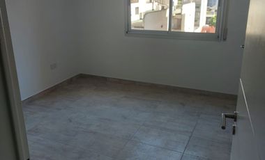 Impecable departamento 3 ambientes con cochera en Lanús