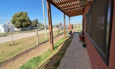 Casa Quinta Con Galpon En Alquiler.