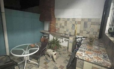 Casa 2 dor. c/cochera Güemes al 300 (B° Floresta, entre Piedras y Gral. Paz)