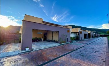CASA EN VENTA VILLA DE LOS PINOS