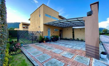 CASA EN VENTA VILLA DE LOS PINOS
