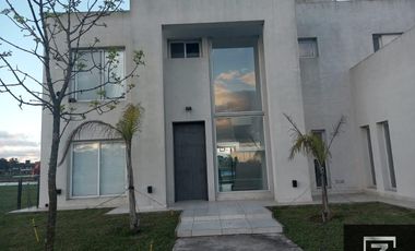 Casa En Alquiler Anual Vista A La Laguna - Canning