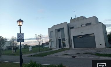 Casa En Alquiler Anual Vista A La Laguna - Canning