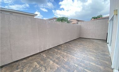 AMPLIA CASA EN VENTA EN VILLA NAVONA, BRISAS DEL GOLF(JL)