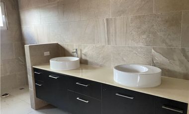 AMPLIA CASA EN VENTA EN VILLA NAVONA, BRISAS DEL GOLF(JL)