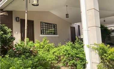 AMPLIA CASA EN VENTA EN VILLA NAVONA, BRISAS DEL GOLF(JL)