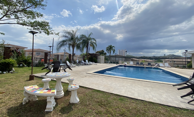 AMPLIA CASA EN VENTA EN VILLA NAVONA, BRISAS DEL GOLF(JL)