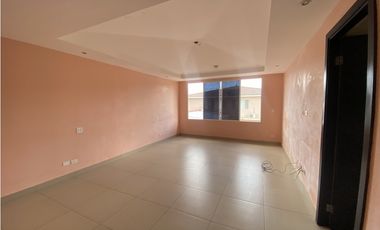 AMPLIA CASA EN VENTA EN VILLA NAVONA, BRISAS DEL GOLF(JL)