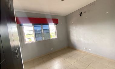 AMPLIA CASA EN VENTA EN VILLA NAVONA, BRISAS DEL GOLF(JL)
