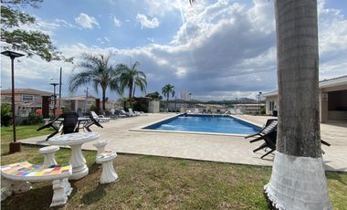 AMPLIA CASA EN VENTA EN VILLA NAVONA, BRISAS DEL GOLF(JL)