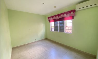 AMPLIA CASA EN VENTA EN VILLA NAVONA, BRISAS DEL GOLF(JL)