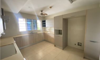 AMPLIA CASA EN VENTA EN VILLA NAVONA, BRISAS DEL GOLF(JL)