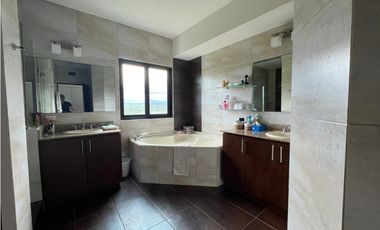 VENTA APARTAMENTO SEMI AMOBLADO SAN CARLOS