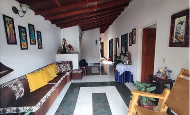 CASA SECTOR CASTILLA CERCA SUPERMERCADO MIL VARIEDADES