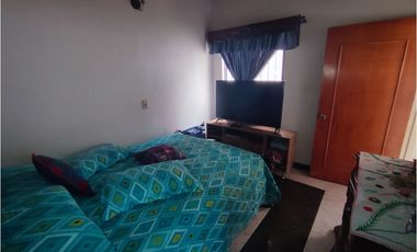 CASA SECTOR CASTILLA CERCA SUPERMERCADO MIL VARIEDADES