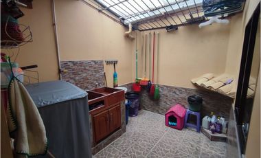 CASA SECTOR CASTILLA CERCA SUPERMERCADO MIL VARIEDADES