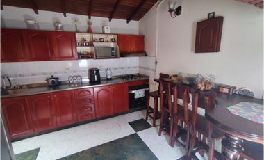 CASA SECTOR CASTILLA CERCA SUPERMERCADO MIL VARIEDADES