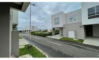 VENDO CASA EN CIUDAD COUNTRY CONJUNTO RESIDENCIAL COCLI