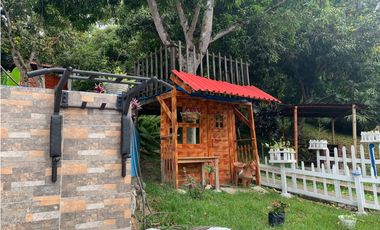 VENTA DE FINCA EN MESITAS - 3 CABAÑAS