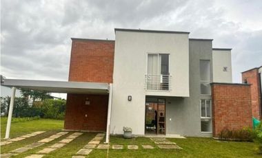 Hermosa casa en Alfaguara