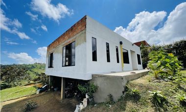 Se vende casa nueva en San Roque, Antioquia