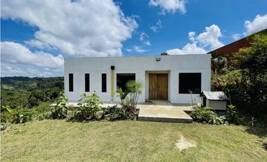 Se vende casa nueva en San Roque, Antioquia