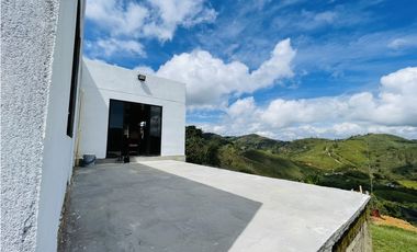 Se vende casa nueva en San Roque, Antioquia