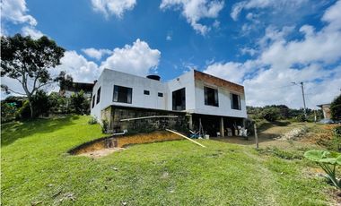 Se vende casa nueva en San Roque, Antioquia