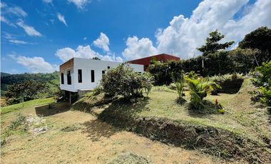 Se vende casa nueva en San Roque, Antioquia