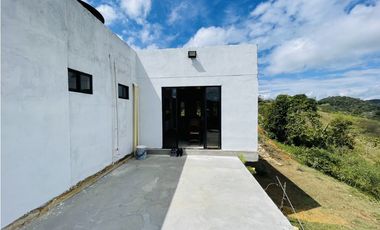 Se vende casa nueva en San Roque, Antioquia