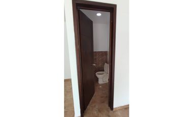 SE ARRIENDA CASA UNIFAMILAR CON LOCAL EN EL LAGUITO - TULUA