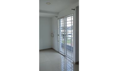 SE ARRIENDA CASA UNIFAMILAR CON LOCAL EN EL LAGUITO - TULUA