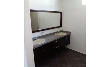 SE ARRIENDA CASA UNIFAMILAR CON LOCAL EN EL LAGUITO - TULUA