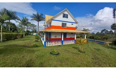 Finca chalet con vista y piscina para la venta a 8 km de filandia