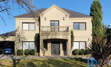 Casa en venta de 2 dormitorios c/ cochera en Tapiales