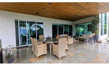 ☘CASA CON ESPECTACULAR VISTA EN EL POBLADO