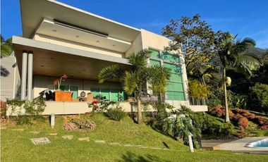 ☘CASA CON ESPECTACULAR VISTA EN EL POBLADO