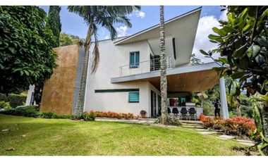☘CASA CON ESPECTACULAR VISTA EN EL POBLADO