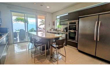 ☘CASA CON ESPECTACULAR VISTA EN EL POBLADO