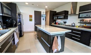 ☘CASA CON ESPECTACULAR VISTA EN EL POBLADO